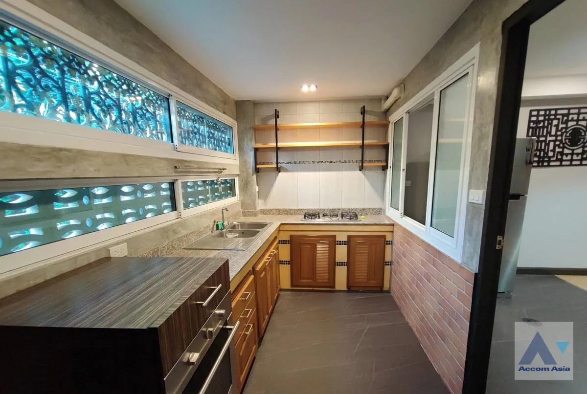 5  3 br Townhouse For Rent in Sukhumvit ,Bangkok BTS Thong Lo AA35220