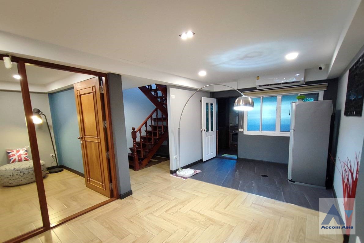  1  3 br Townhouse For Rent in Sukhumvit ,Bangkok BTS Thong Lo AA35220