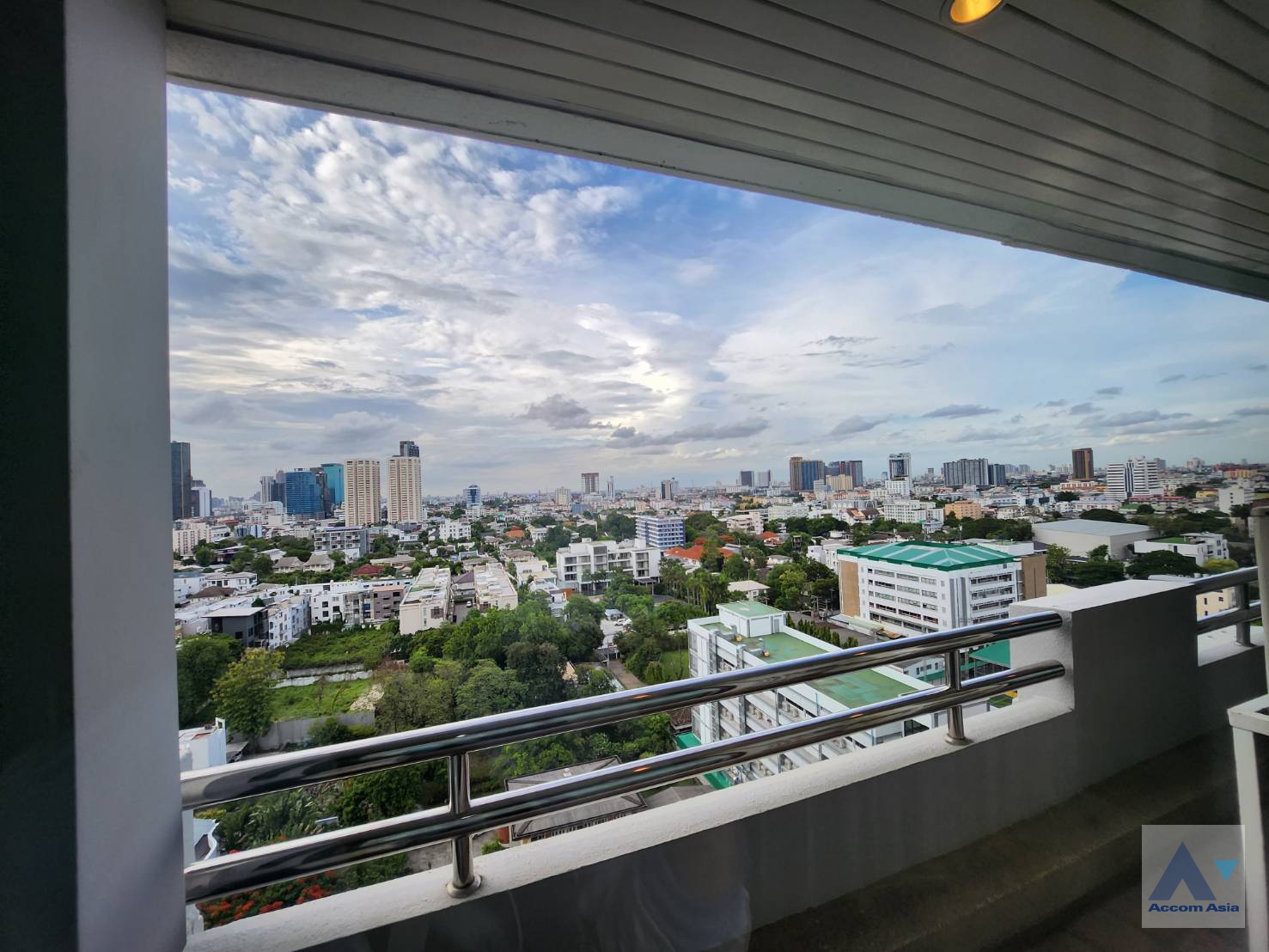9  3 br Apartment For Rent in Sukhumvit ,Bangkok BTS Ekkamai at High-Rise Living with a Large Balcony Apartment in Ekkamai AA35223