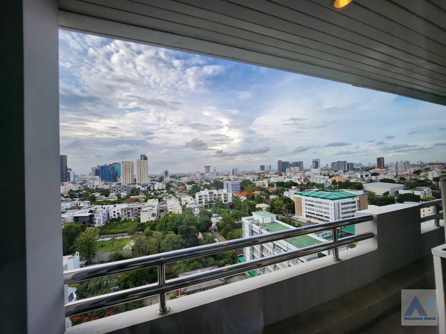 9  3 br Apartment for rent and sale in Sukhumvit ,Bangkok BTS Ekkamai at High-Rise Living with a Large Balcony Apartment in Ekkamai AA35223