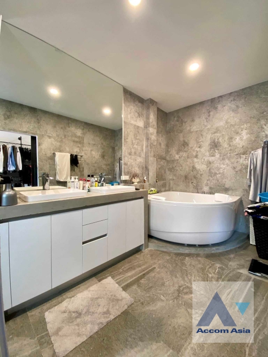 7  3 br House For Sale in Pattanakarn ,Bangkok BTS On Nut at Krong Thong Village  AA35255