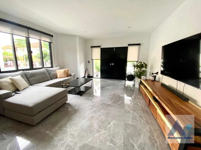  1  3 br House For Sale in Pattanakarn ,Bangkok BTS On Nut at Krong Thong Village  AA35255
