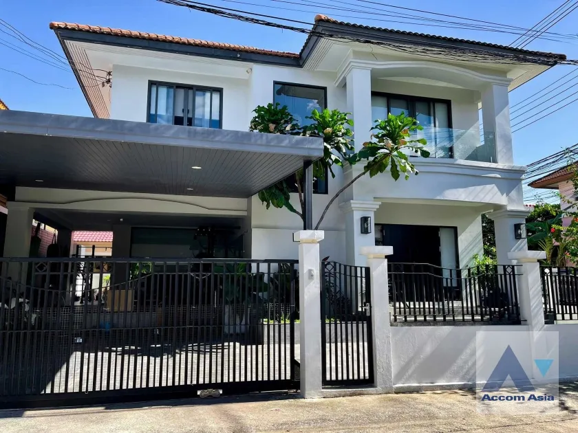 unit 3 Bedrooms  House For Sale in Pattanakarn, Bangkok  near BTS On Nut (AA35255)
