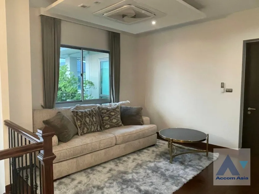 unit 4 Bedrooms  House For Rent & Sale in Samutprakan, Samutprakan  near ARL Ratchaprarop (AA35259)