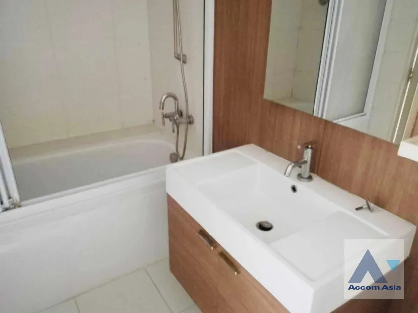 unitQ House Condo Sathon