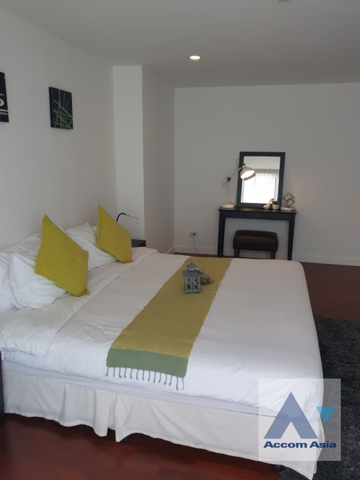 9  4 br Apartment For Rent in Silom ,Bangkok BTS Surasak at High-end Low Rise  AA35268