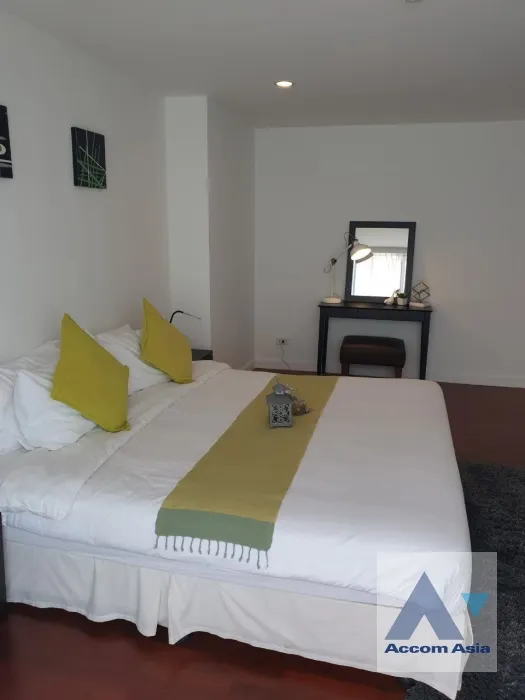 9  4 br Apartment For Rent in Silom ,Bangkok BTS Surasak at High-end Low Rise  AA35268