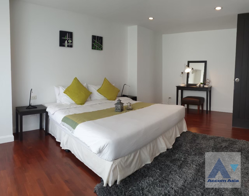10  4 br Apartment For Rent in Silom ,Bangkok BTS Surasak at High-end Low Rise  AA35268