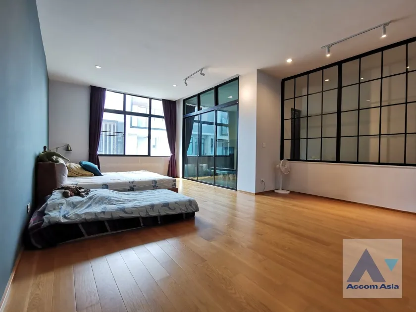  1  3 br Townhouse For Sale in Krungthep Kreetha ,Bangkok  at Nirvana Define Srinakarin-Rama9 AA35276