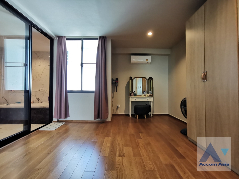 4  3 br Townhouse For Sale in Krungthep Kreetha ,Bangkok  at Nirvana Define Srinakarin-Rama9 AA35276
