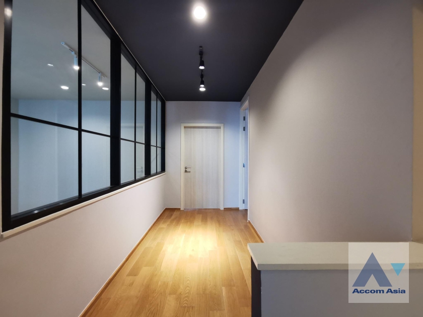 6  3 br Townhouse For Sale in Krungthep Kreetha ,Bangkok  at Nirvana Define Srinakarin-Rama9 AA35276