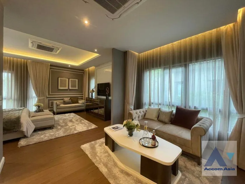 unit 5 Bedrooms  House For Sale in Pattanakarn, Bangkok  (AA35277)