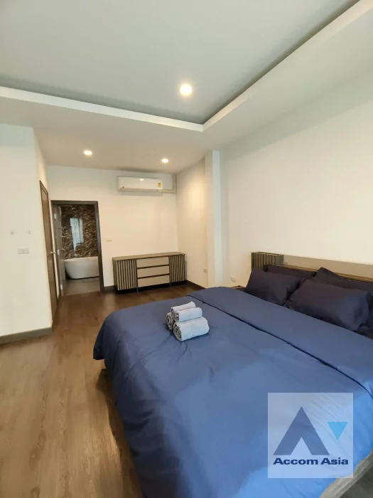 21  4 br House for rent and sale in Sukhumvit ,Bangkok BTS Ekkamai AA35280
