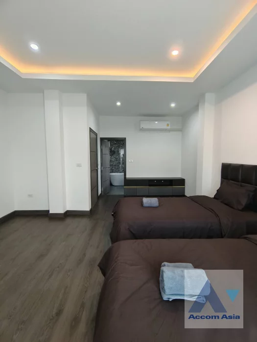 16  4 br House for rent and sale in Sukhumvit ,Bangkok BTS Ekkamai AA35280