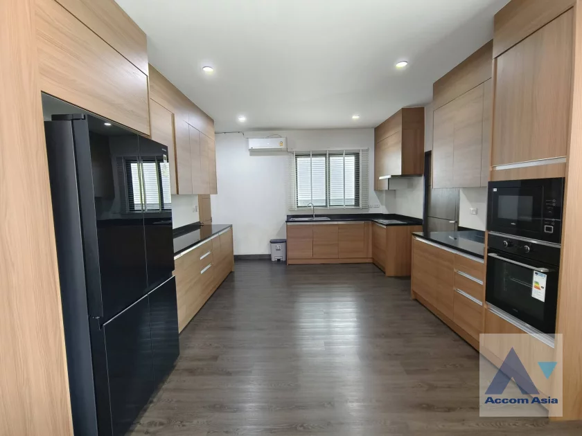 11  4 br House for rent and sale in Sukhumvit ,Bangkok BTS Ekkamai AA35280
