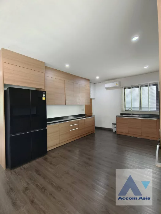 9  4 br House for rent and sale in Sukhumvit ,Bangkok BTS Ekkamai AA35280