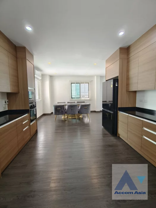 8  4 br House for rent and sale in Sukhumvit ,Bangkok BTS Ekkamai AA35280
