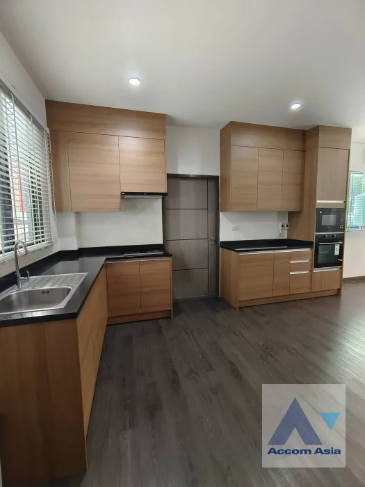 10  4 br House for rent and sale in Sukhumvit ,Bangkok BTS Ekkamai AA35280