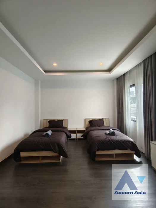 15  4 br House for rent and sale in Sukhumvit ,Bangkok BTS Ekkamai AA35280