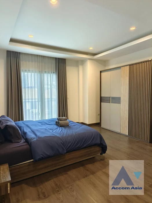 20  4 br House for rent and sale in Sukhumvit ,Bangkok BTS Ekkamai AA35280