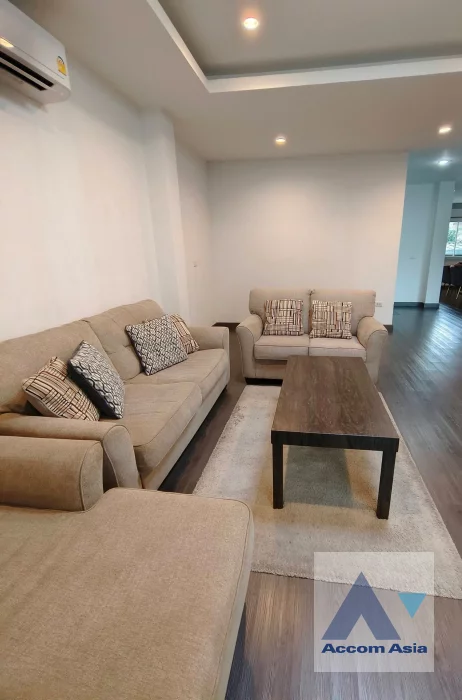  1  4 br House for rent and sale in Sukhumvit ,Bangkok BTS Ekkamai AA35280