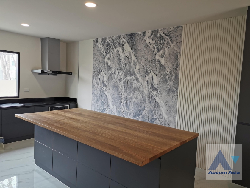 4  6 br Townhouse For Rent in Samutprakan ,  at Bangna House AA35283