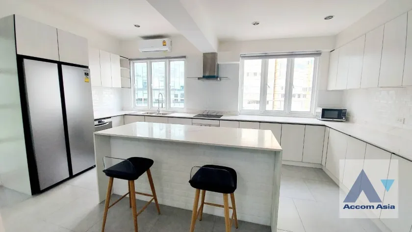 unit 3 Bedrooms  Apartment For Rent in Sukhumvit, Bangkok  near BTS Thong Lo (AA35300)