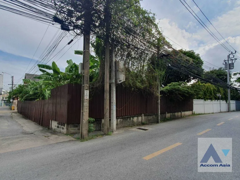 unit Land For Sale in Sukhumvit, Bangkok  near BTS Phra khanong (AA35306)