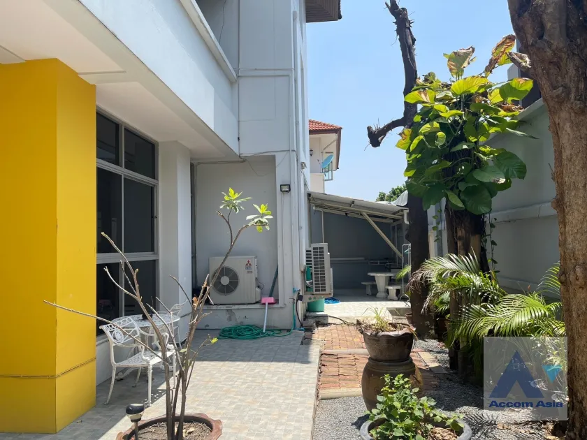 10  5 br House for rent and sale in Phaholyothin ,Bangkok BTS Saphan-Kwai AA35307