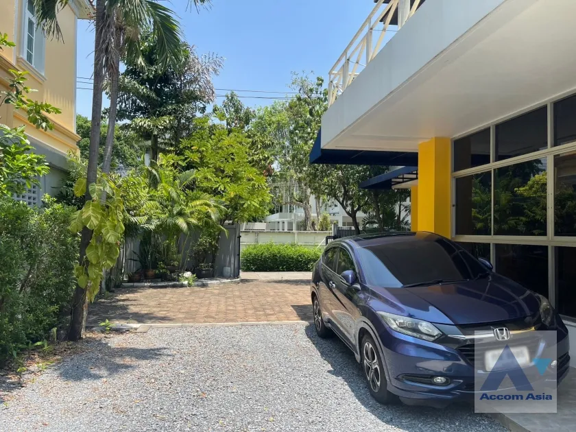 9  5 br House for rent and sale in Phaholyothin ,Bangkok BTS Saphan-Kwai AA35307