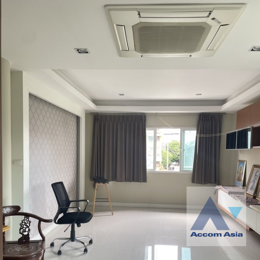  2  2 br House For Rent in Sathorn ,Bangkok BRT Thanon Chan AA35309