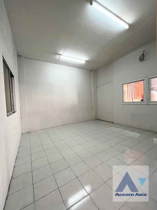 4  Warehouse For Rent in Ratchadaphisek ,Bangkok  AA35324