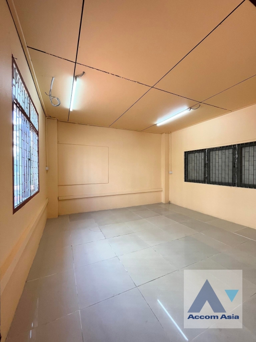 11  Warehouse For Rent in Ratchadaphisek ,Bangkok  AA35324