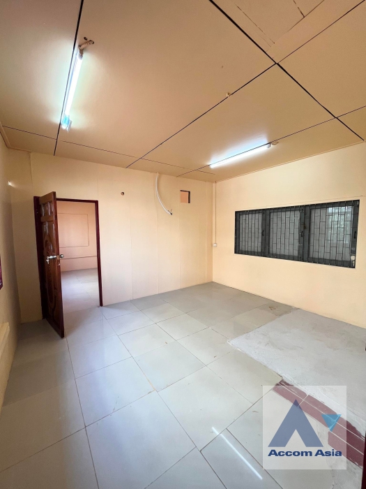 10  Warehouse For Rent in Ratchadaphisek ,Bangkok  AA35324