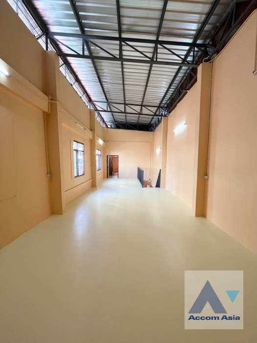 8  Warehouse For Rent in Ratchadaphisek ,Bangkok  AA35324