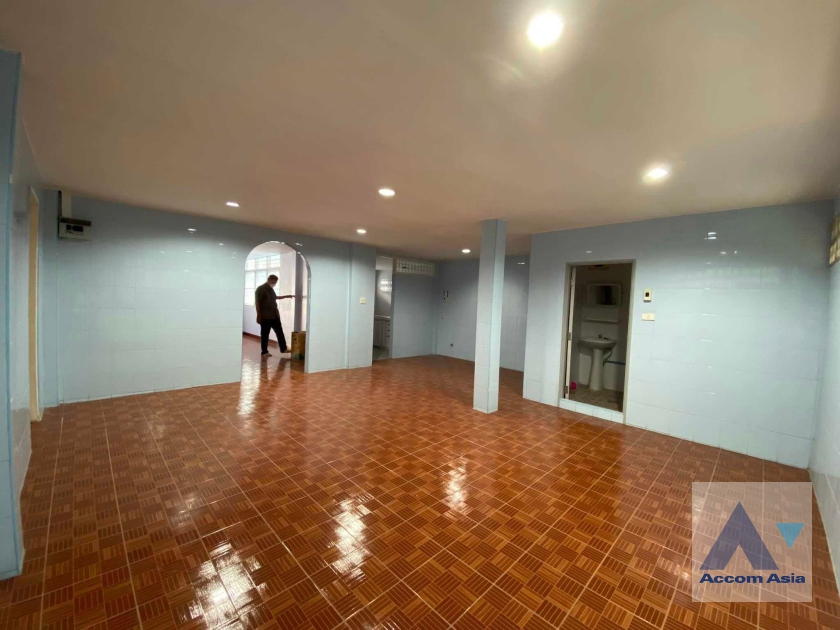 6  3 br House For Rent in Sukhumvit ,Bangkok BTS Punnawithi at Saranchit 2 Village AA35332