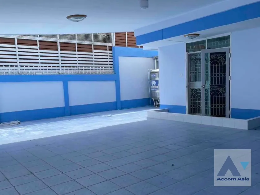 unit 3 Bedrooms  House For Rent in Sukhumvit, Bangkok  near BTS Punnawithi (AA35332)