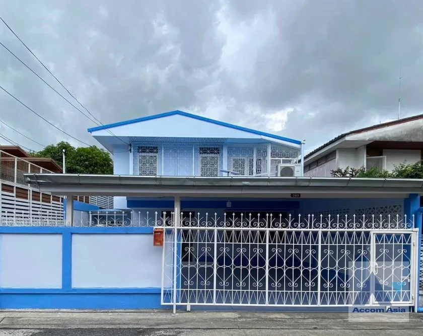 unit 3 Bedrooms  House For Rent in Sukhumvit, Bangkok  near BTS Punnawithi (AA35332)