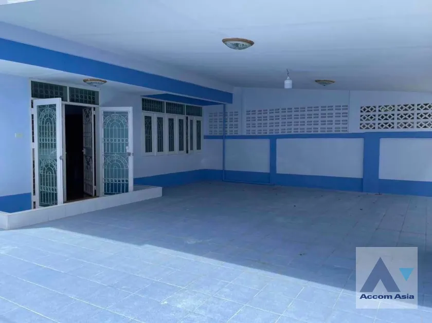 unit 3 Bedrooms  House For Rent in Sukhumvit, Bangkok  near BTS Punnawithi (AA35332)