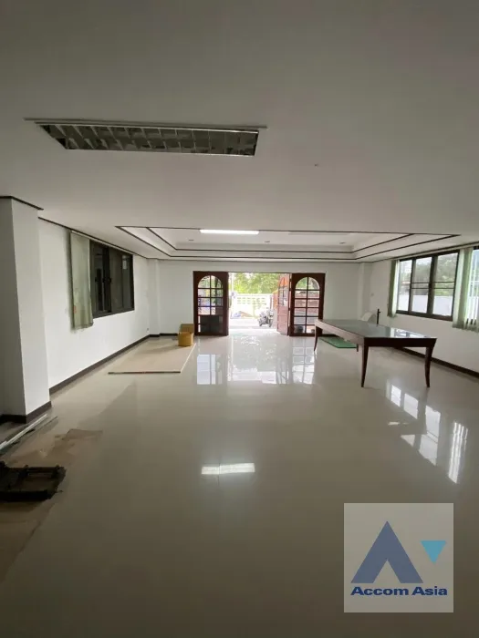 unit 6 Bedrooms  House For Rent in Latkrabang, Bangkok  (AA35352)