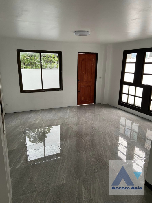 11  6 br House For Rent in Latkrabang ,Bangkok  AA35352