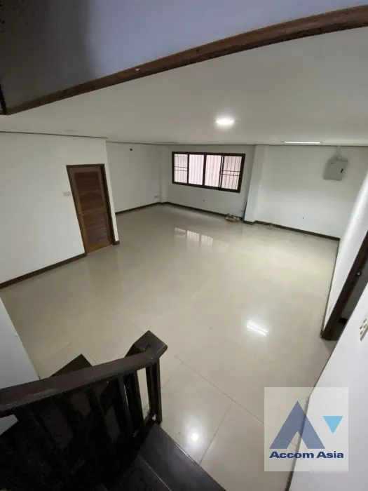 unit 6 Bedrooms  House For Rent in Latkrabang, Bangkok  (AA35352)