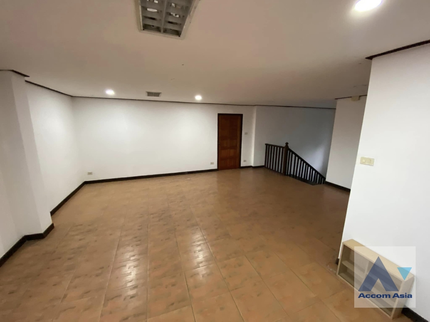 14  6 br House For Rent in Latkrabang ,Bangkok  AA35352