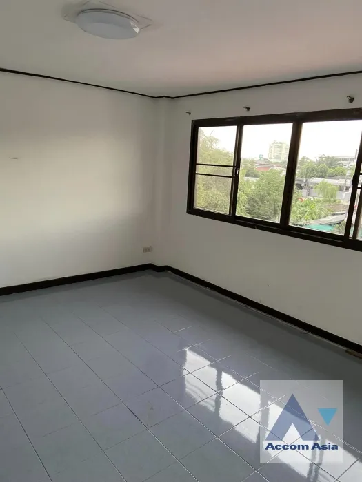 9  6 br House For Rent in Latkrabang ,Bangkok  AA35352