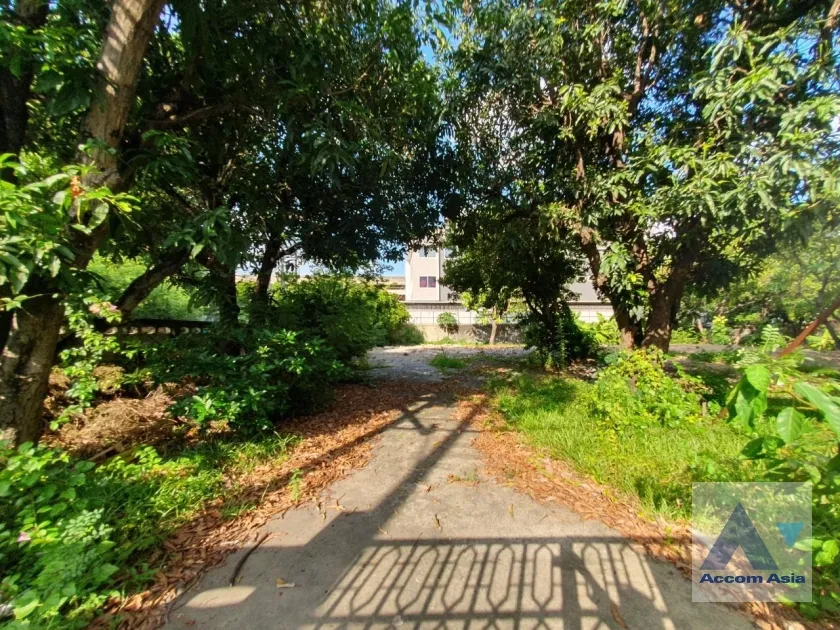 unit Land For Sale in Sukhumvit, Bangkok  near BTS Phra khanong (AA35353)