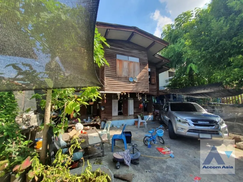 unit Land For Sale in Sukhumvit, Bangkok  near BTS Ekkamai (AA35369)