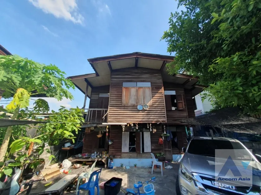 unit Land For Sale in Sukhumvit, Bangkok  near BTS Ekkamai (AA35369)