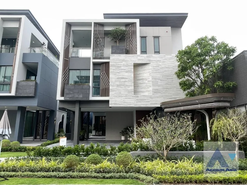 unit 4 Bedrooms  House For Sale in Pattanakarn, Bangkok  near ARL Hua Mak (AA35382)