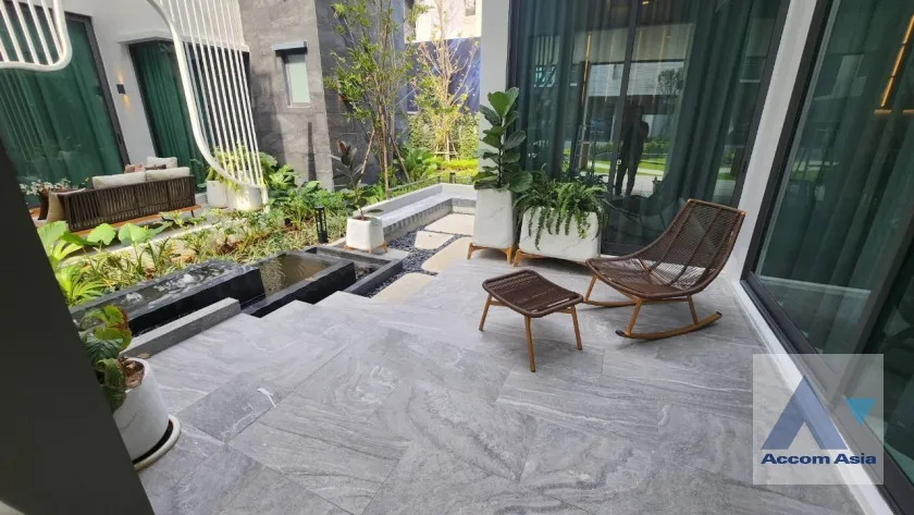 unit 4 Bedrooms  House For Sale in Pattanakarn, Bangkok  near ARL Hua Mak (AA35382)