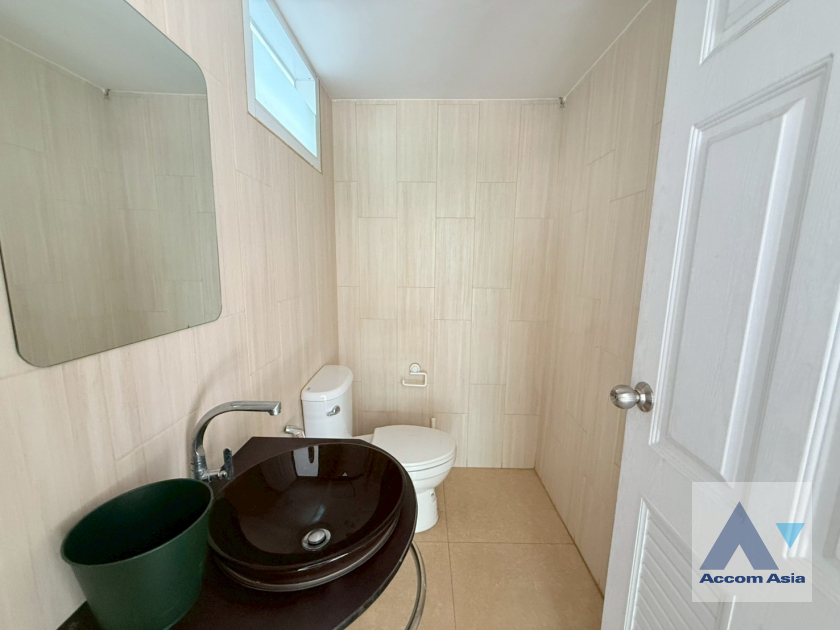 21  3 br House for rent and sale in Sukhumvit ,Bangkok BTS Ekkamai AA35409